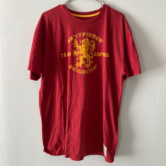 Harry Potter Gryffindor Quidditch Shirt - Picture 2 of 5